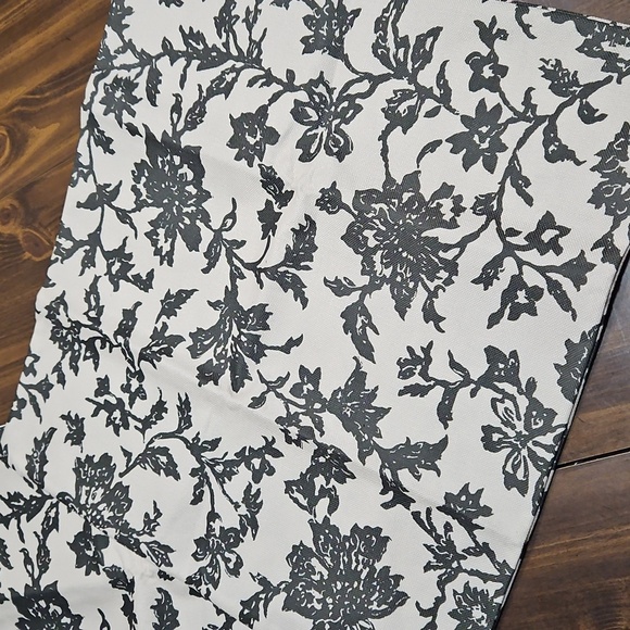 NWOT Floral Print Cushion Covers - Picture 2 of 4